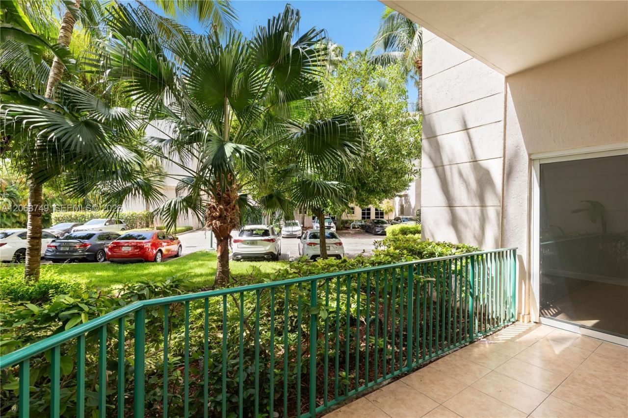 19900 E Country Club Dr , Unit 104, Aventura, FL 33180 Photo