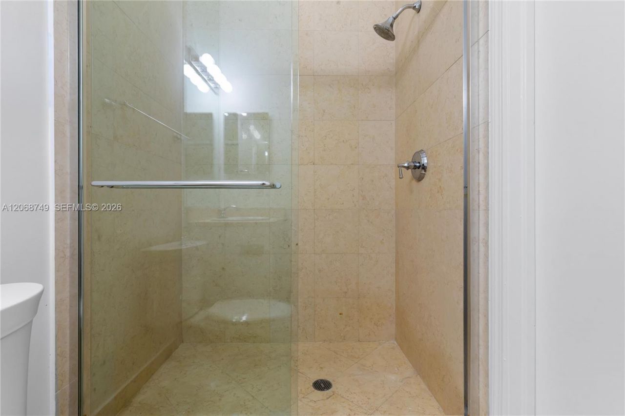 19900 E Country Club Dr , Unit 104, Aventura, FL 33180 Photo