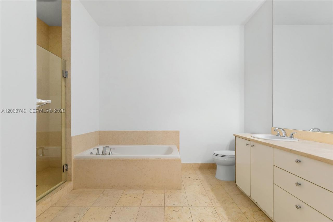 19900 E Country Club Dr , Unit 104, Aventura, FL 33180 Photo