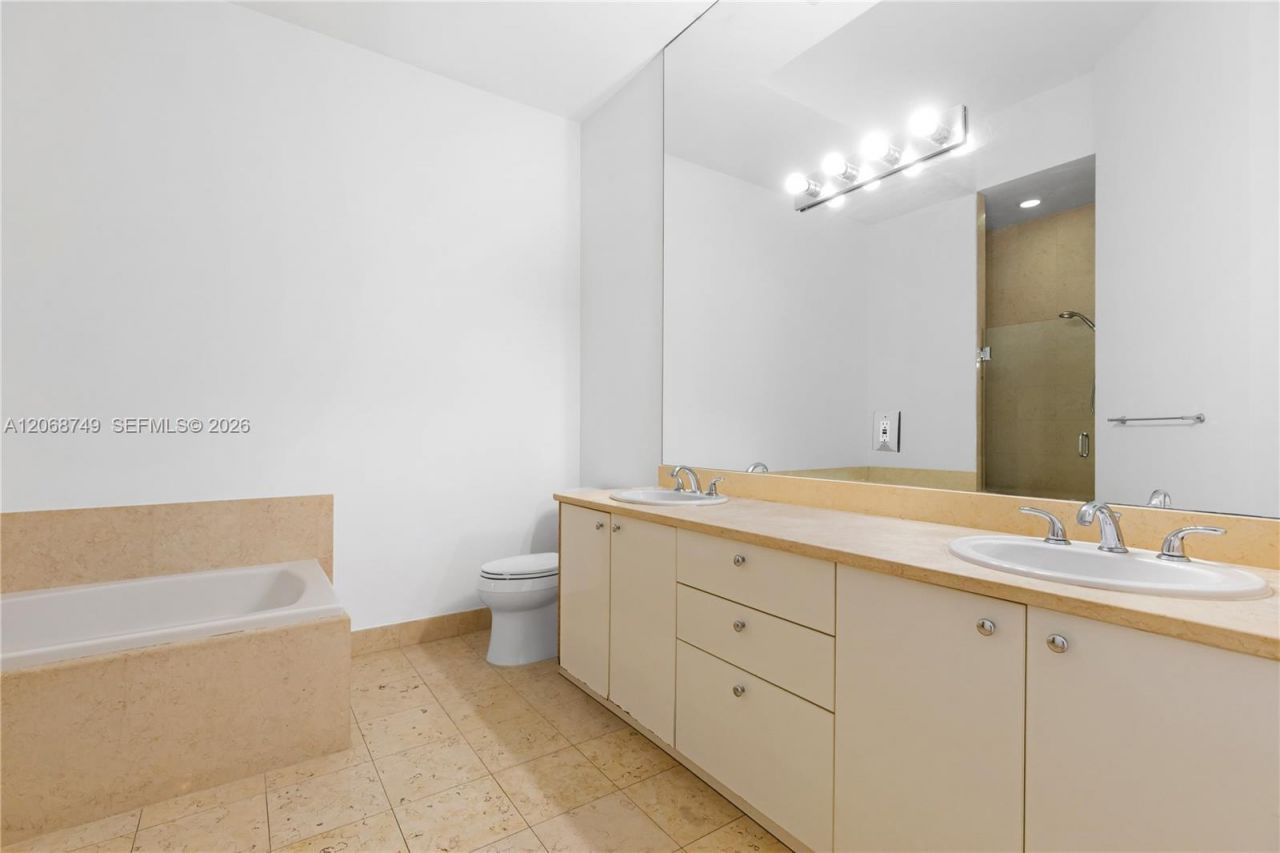 19900 E Country Club Dr , Unit 104, Aventura, FL 33180 Photo