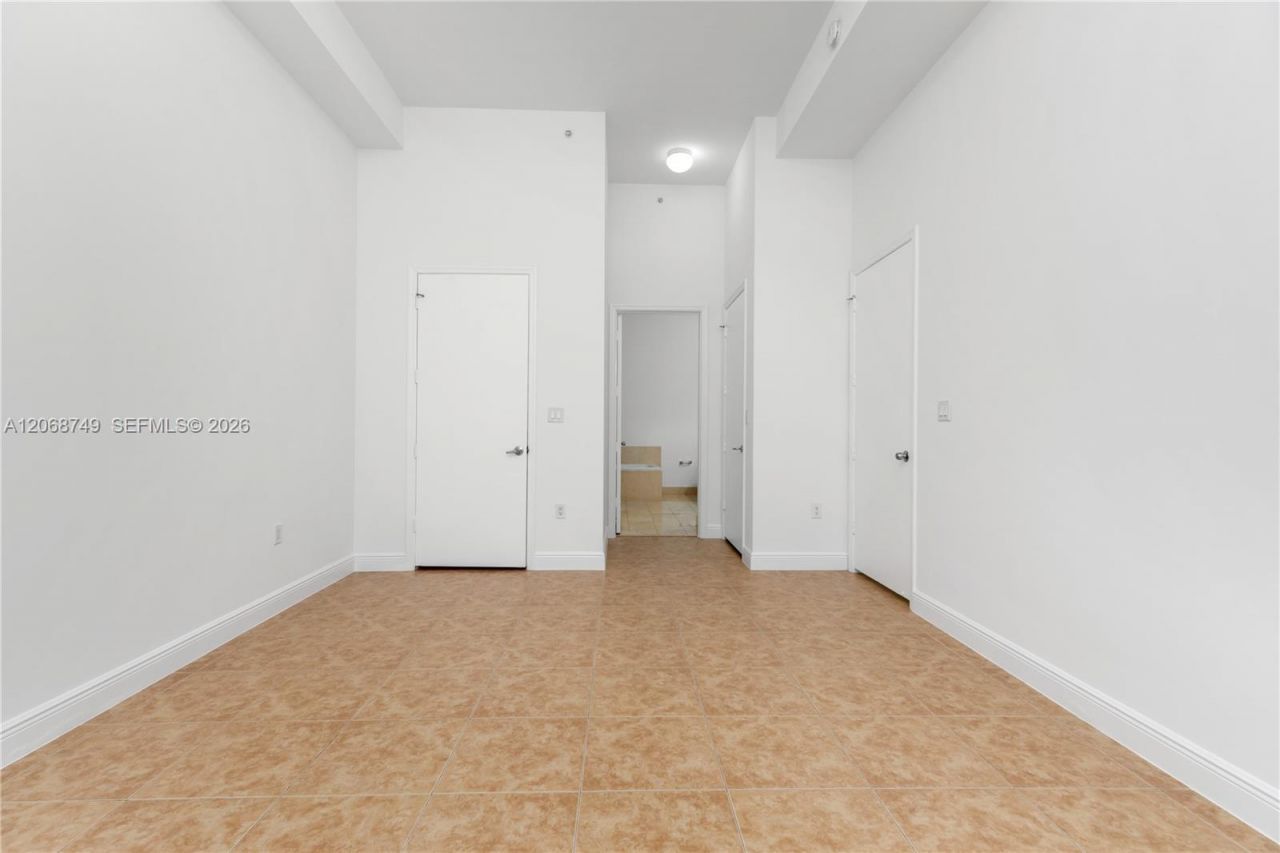 19900 E Country Club Dr , Unit 104, Aventura, FL 33180 Photo