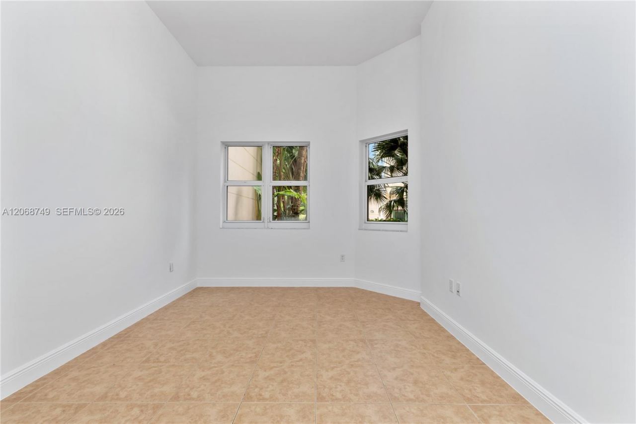19900 E Country Club Dr , Unit 104, Aventura, FL 33180 Photo