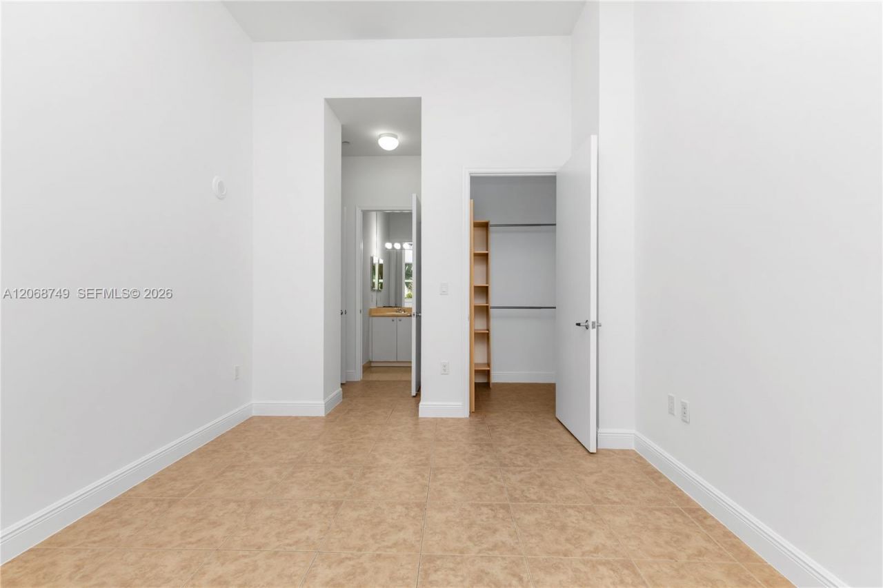 19900 E Country Club Dr , Unit 104, Aventura, FL 33180 Photo