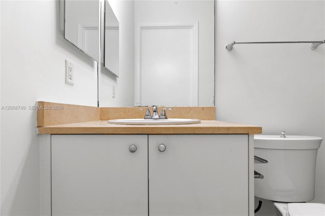 19900 E Country Club Dr , Unit 104, Aventura, FL 33180 Photo