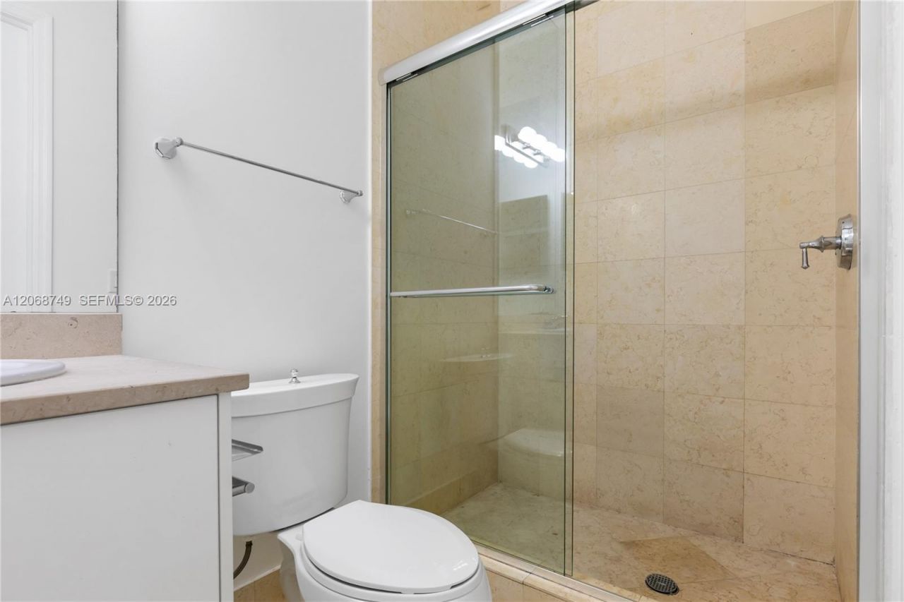19900 E Country Club Dr , Unit 104, Aventura, FL 33180 Photo