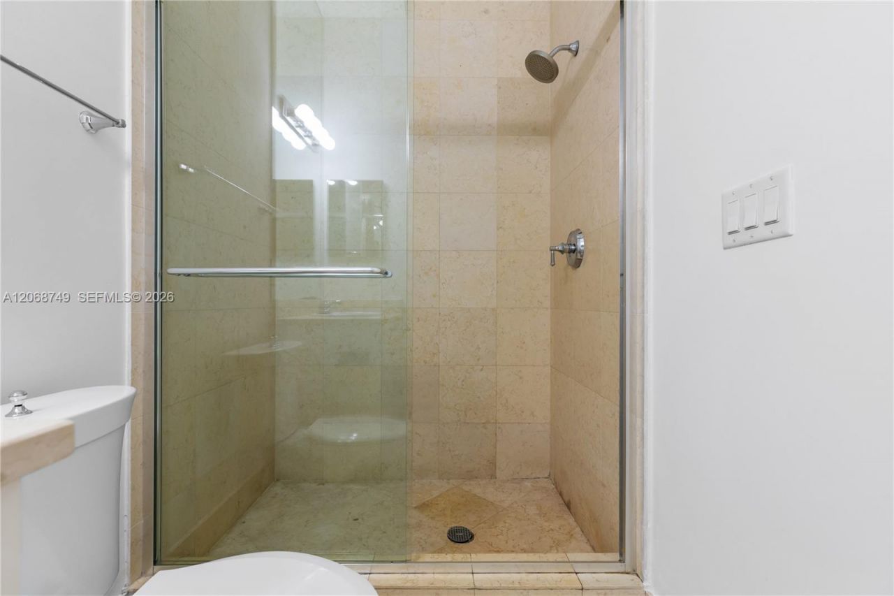 19900 E Country Club Dr , Unit 104, Aventura, FL 33180 Photo