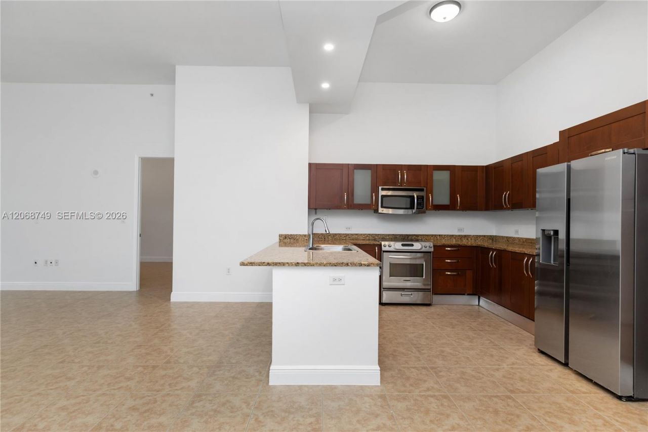 19900 E Country Club Dr , Unit 104, Aventura, FL 33180 Photo