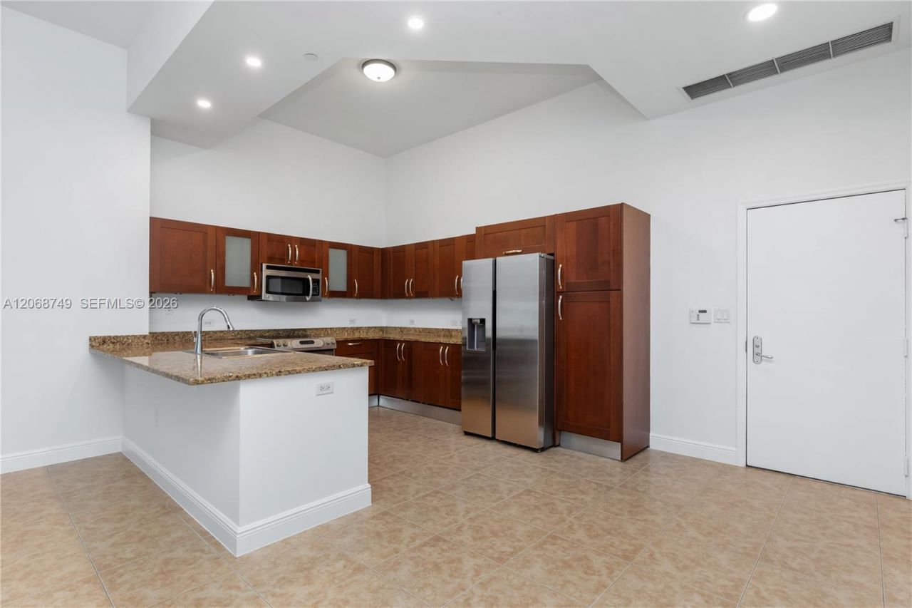 19900 E Country Club Dr , Unit 104, Aventura, FL 33180 Photo