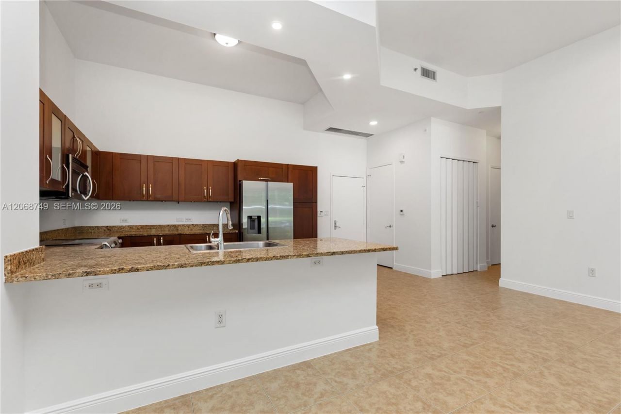 19900 E Country Club Dr , Unit 104, Aventura, FL 33180 Photo