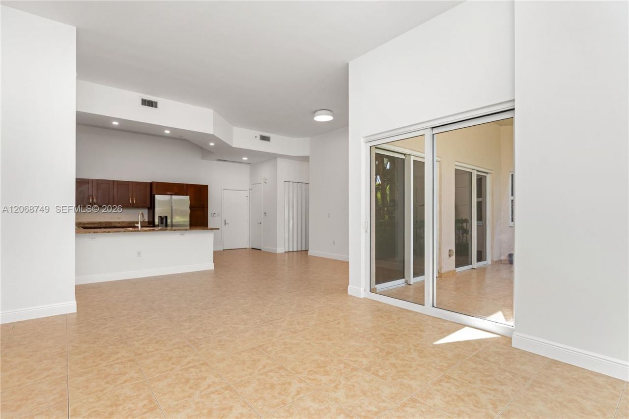 19900 E Country Club Dr , Unit 104, Aventura, FL 33180 Photo