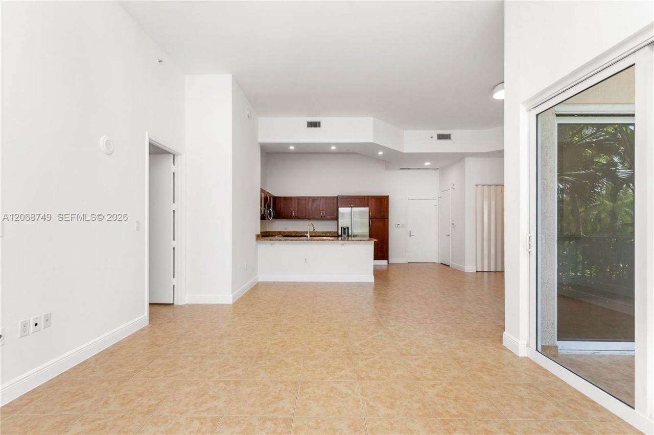 19900 E Country Club Dr , Unit 104, Aventura, FL 33180 Photo