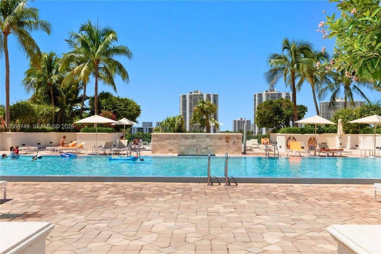 19900 E Country Club Dr , Unit 104, Aventura, FL 33180 Photo