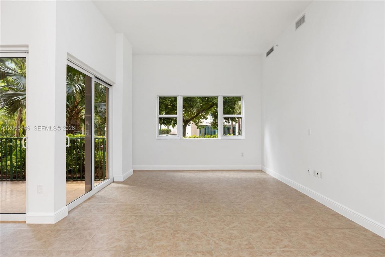 19900 E Country Club Dr , Unit 104, Aventura, FL 33180 Photo