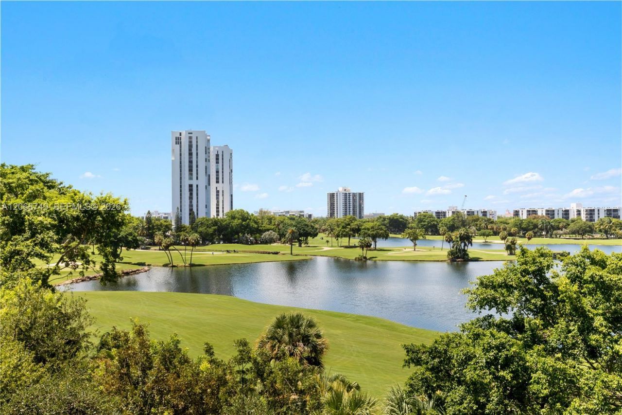19900 E Country Club Dr , Unit 104, Aventura, FL 33180 Photo