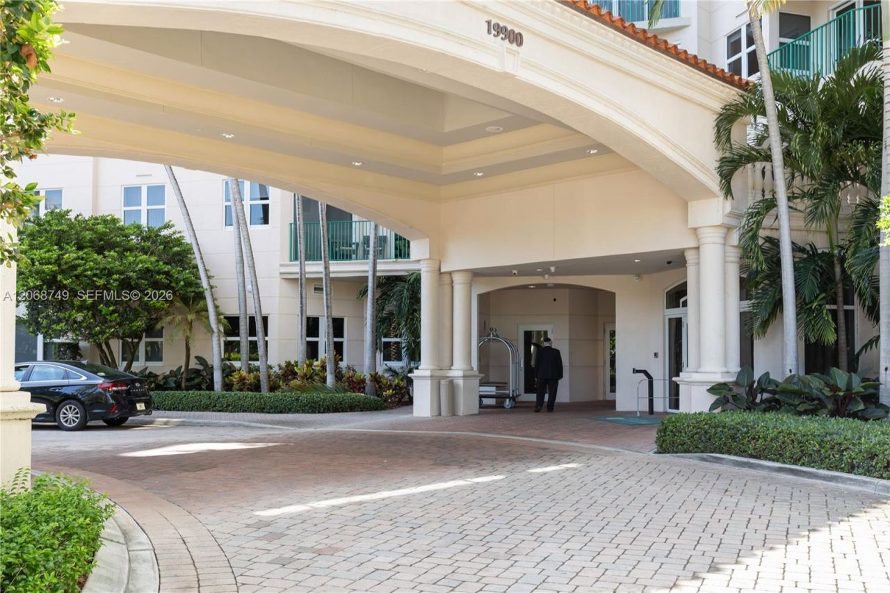 19900 E Country Club Dr , Unit 104, Aventura, FL 33180 Photo