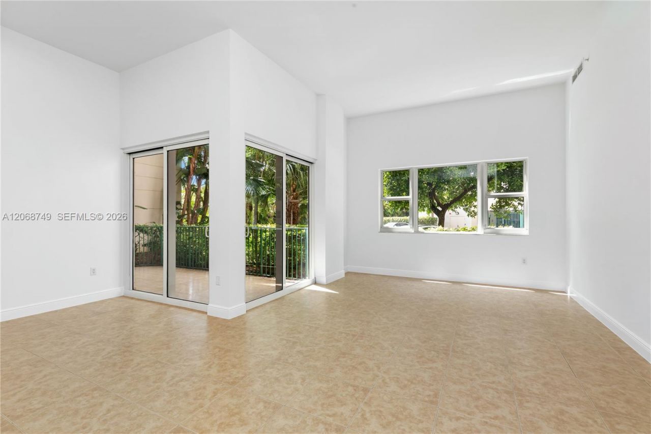 19900 E Country Club Dr , Unit 104, Aventura, FL 33180 Photo