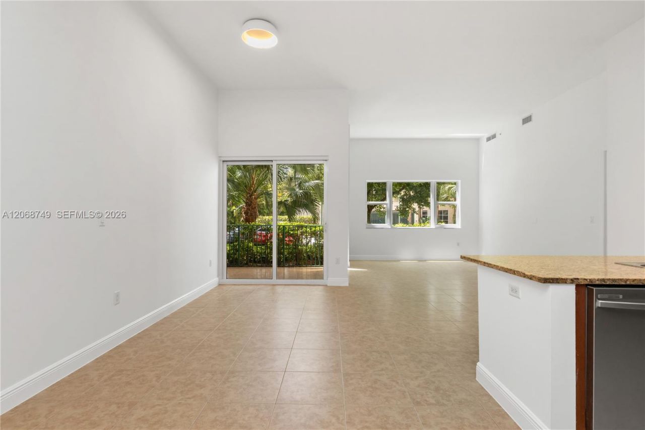 19900 E Country Club Dr , Unit 104, Aventura, FL 33180 Photo