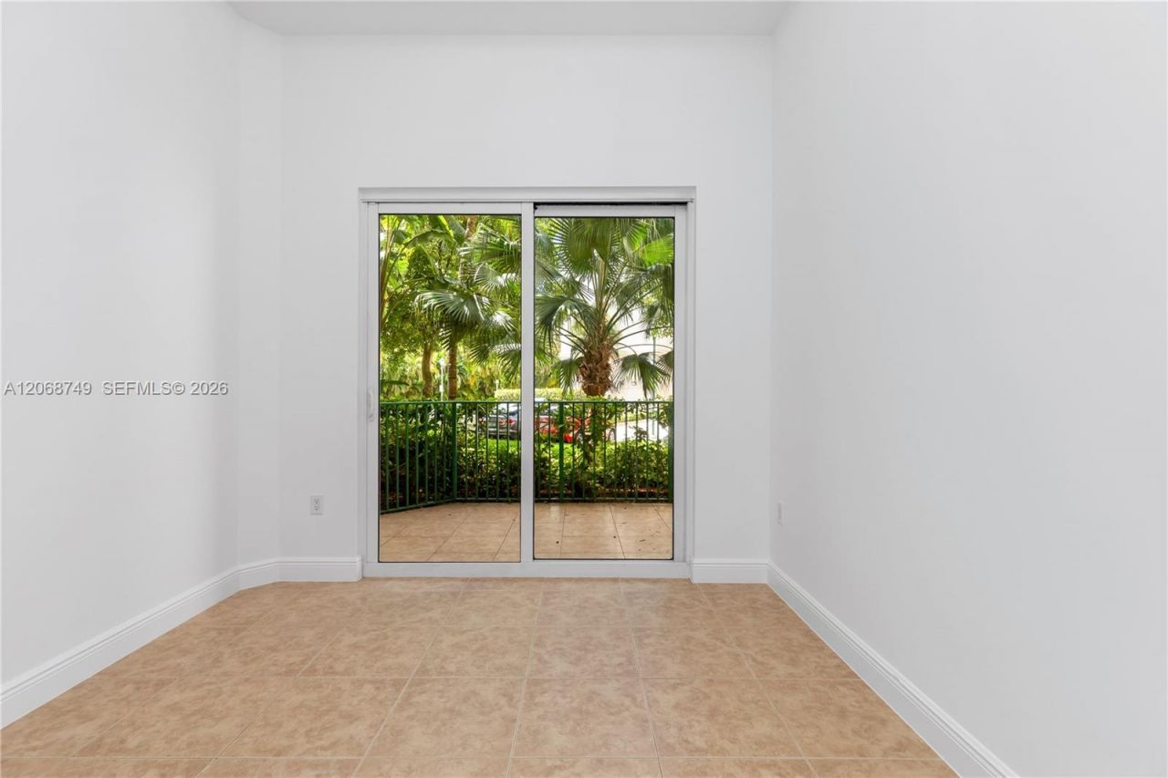 19900 E Country Club Dr , Unit 104, Aventura, FL 33180 Photo