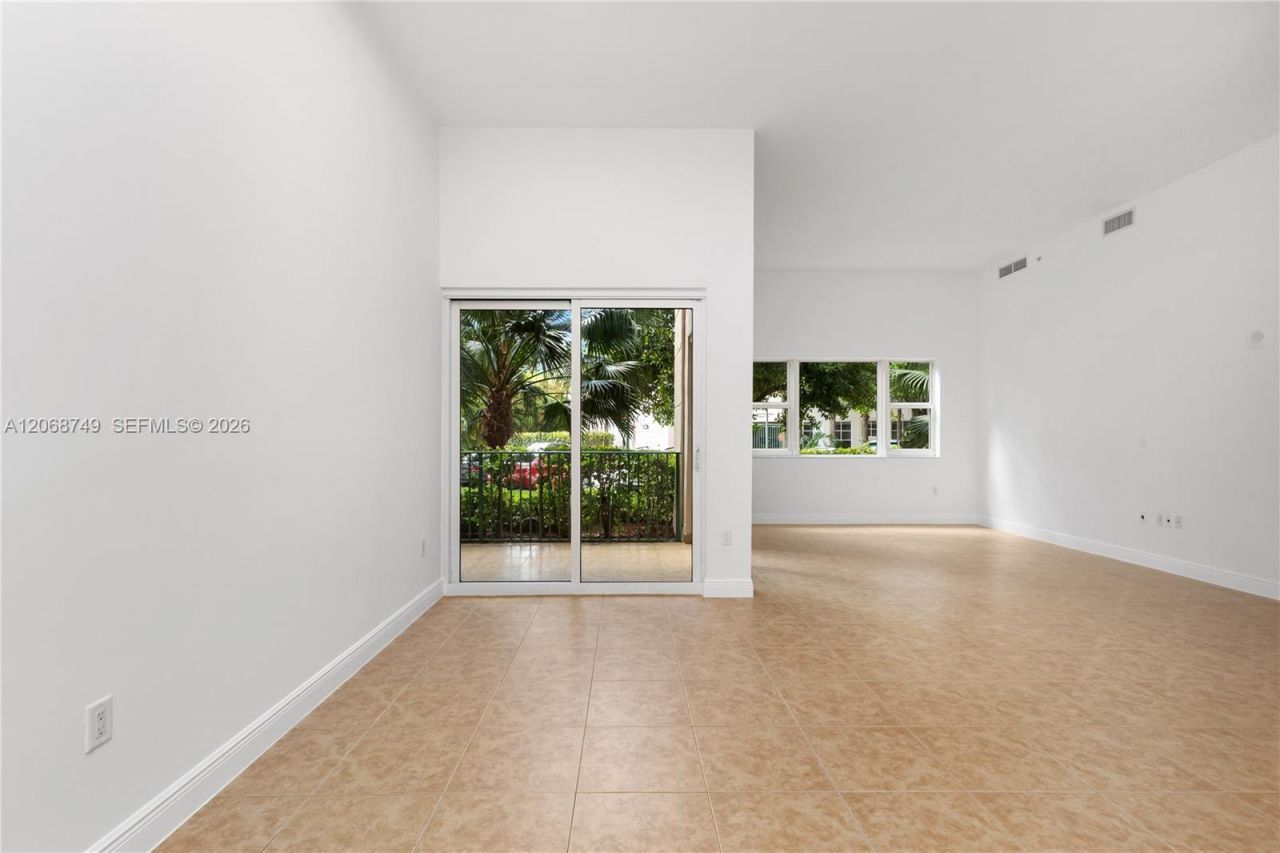 19900 E Country Club Dr , Unit 104, Aventura, FL 33180 Photo