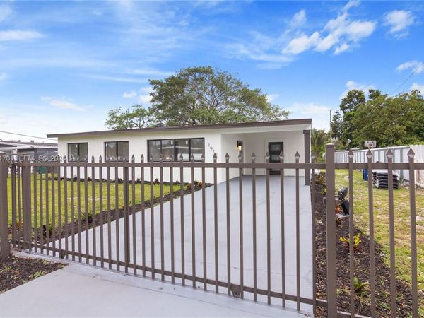1910 NW 134th St , Miami, FL 33167
