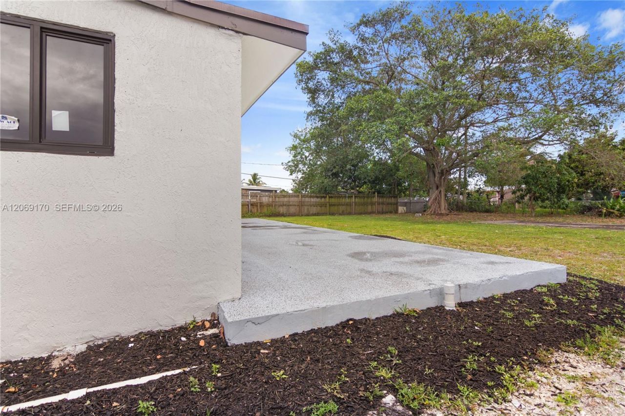 1910 NW 134th St, Miami, FL 33167 Photo
