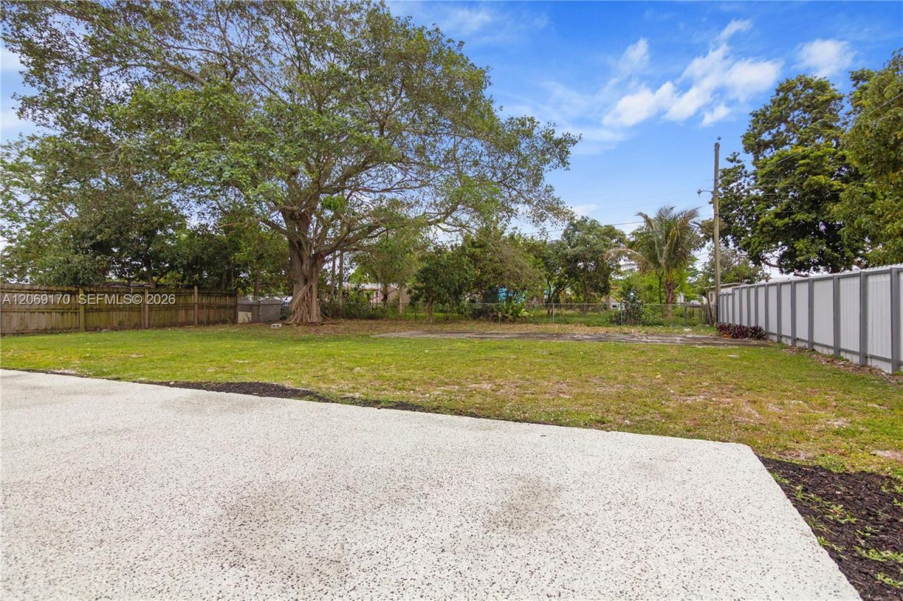 1910 NW 134th St, Miami, FL 33167 Photo