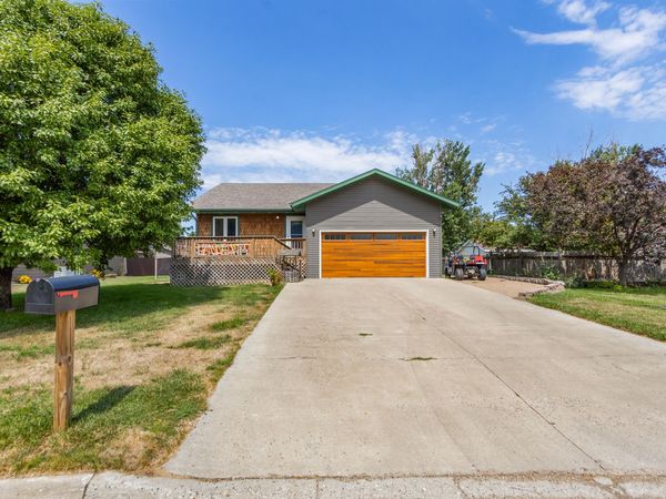 25 4th Street, Warner, SD 57479