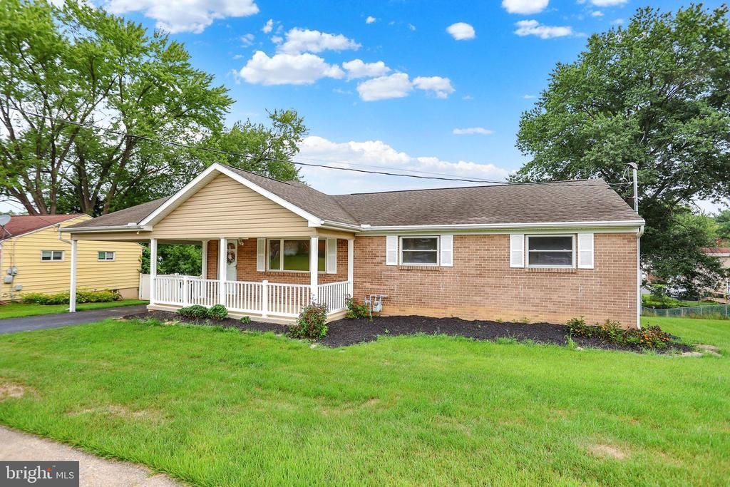 19 E GLENWOOD DRIVE, CAMP HILL, PA 17011