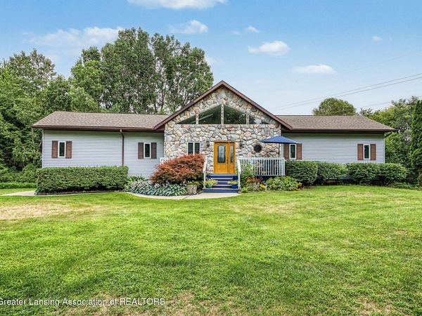 2068 Hubbard Road, Charlotte, MI 48813