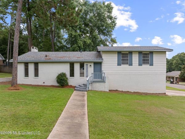 44 Sharmont Drive, Hattiesburg, MS 39402