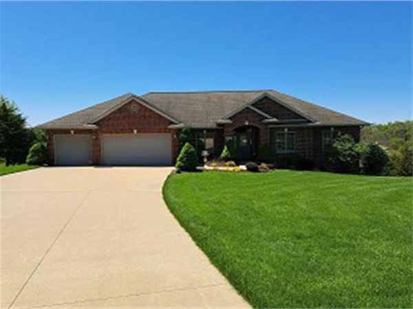 14136 Cypress Point, Asbury, IA 52002