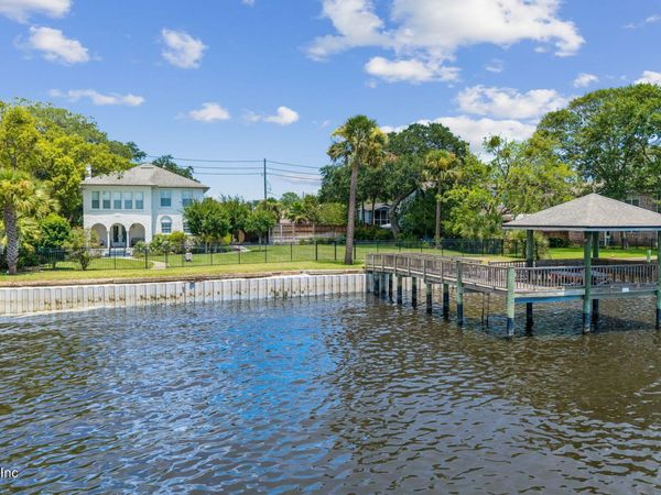 1676 RIVER Road, Jacksonville, FL 32207