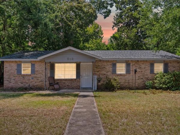 516 Woodlore Drive, Chickasaw, AL 36611