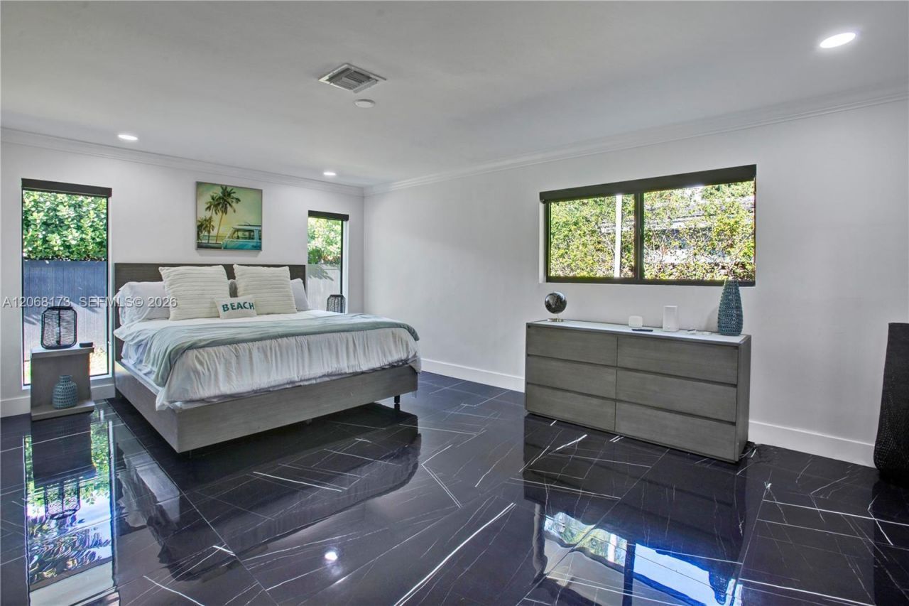 2457 NE 27th Ter, Fort Lauderdale, FL 33305 Photo