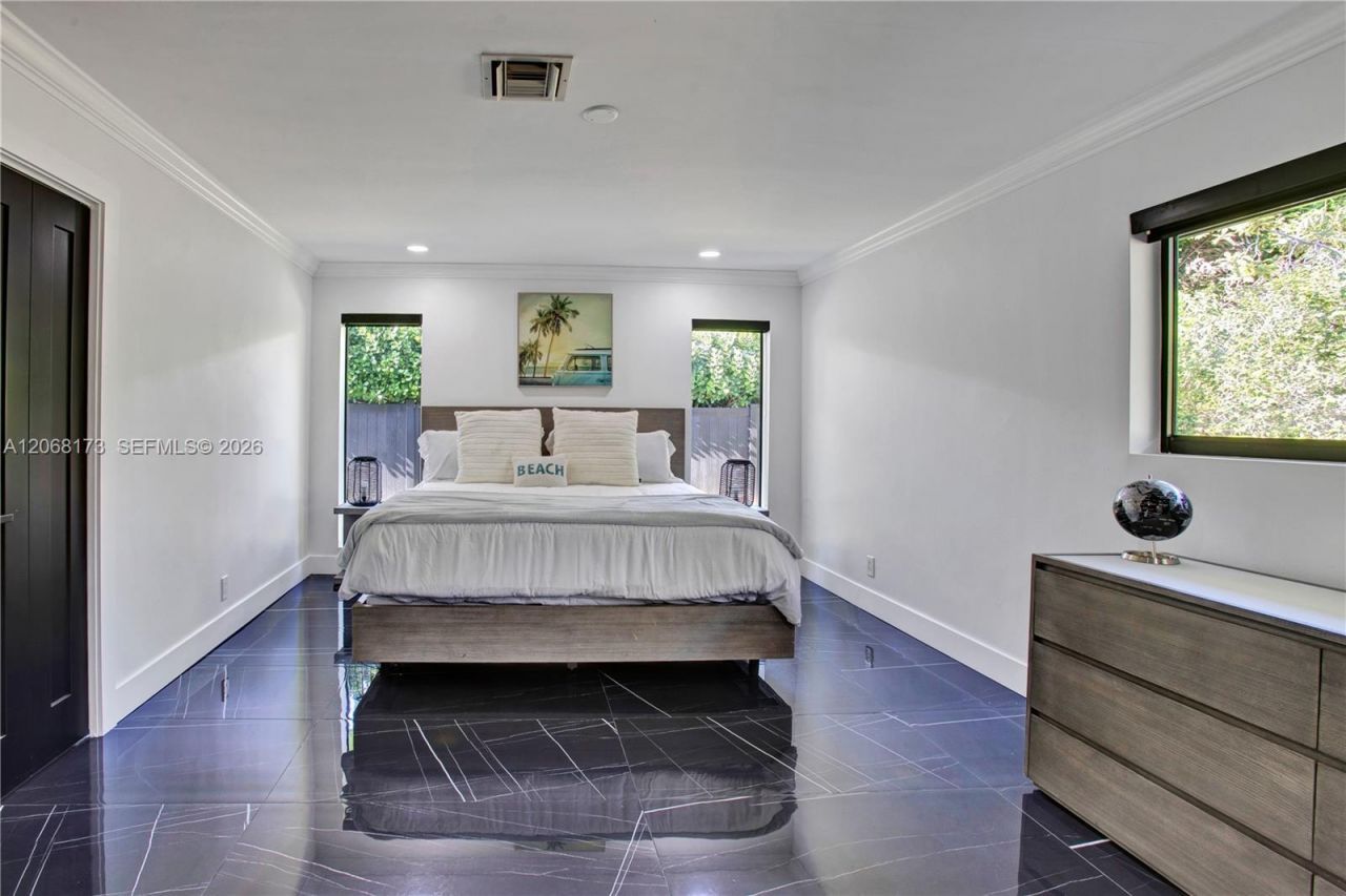 2457 NE 27th Ter, Fort Lauderdale, FL 33305 Photo