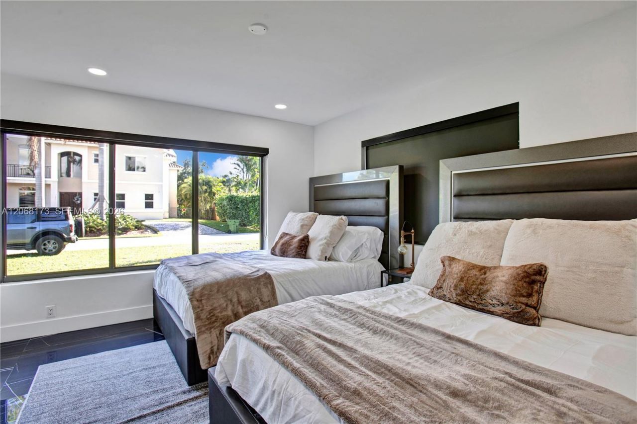 2457 NE 27th Ter, Fort Lauderdale, FL 33305 Photo
