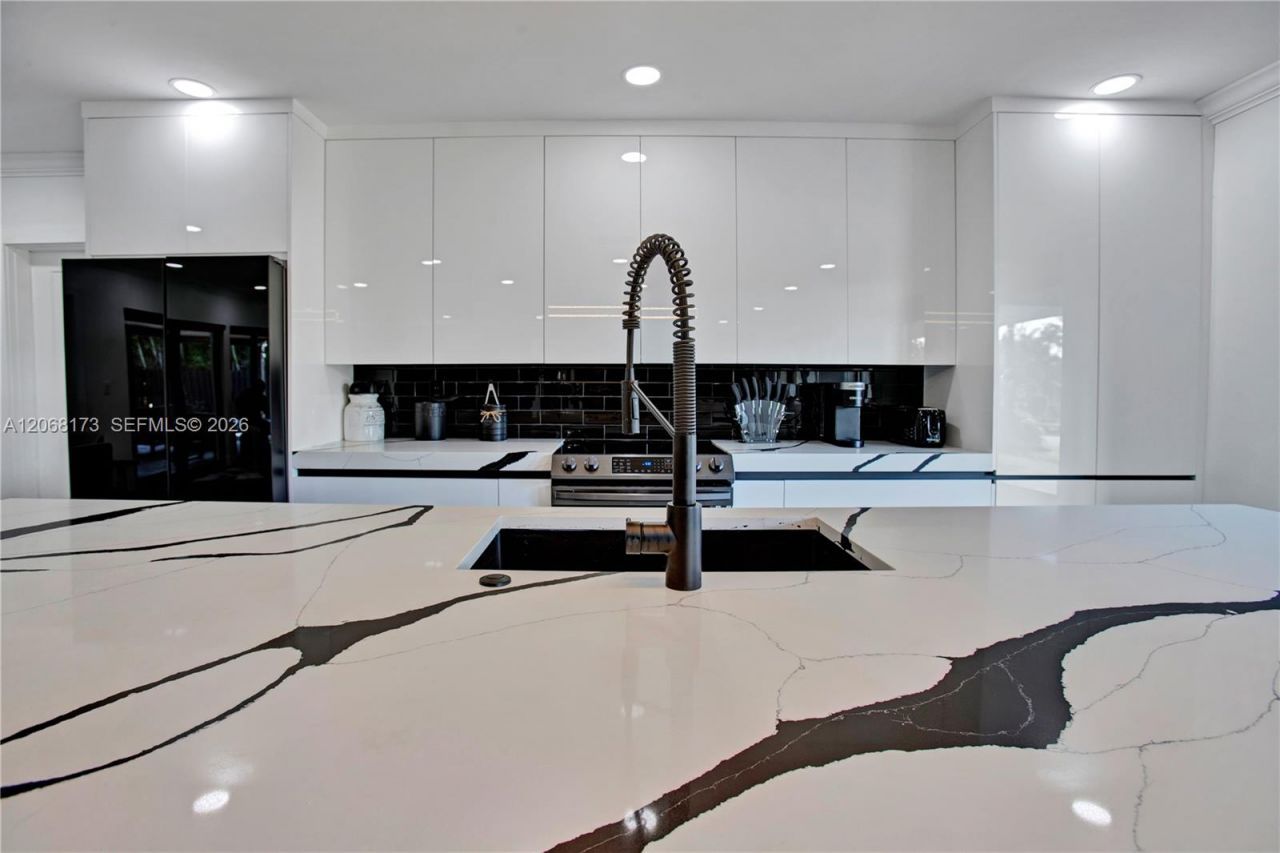 2457 NE 27th Ter, Fort Lauderdale, FL 33305 Photo