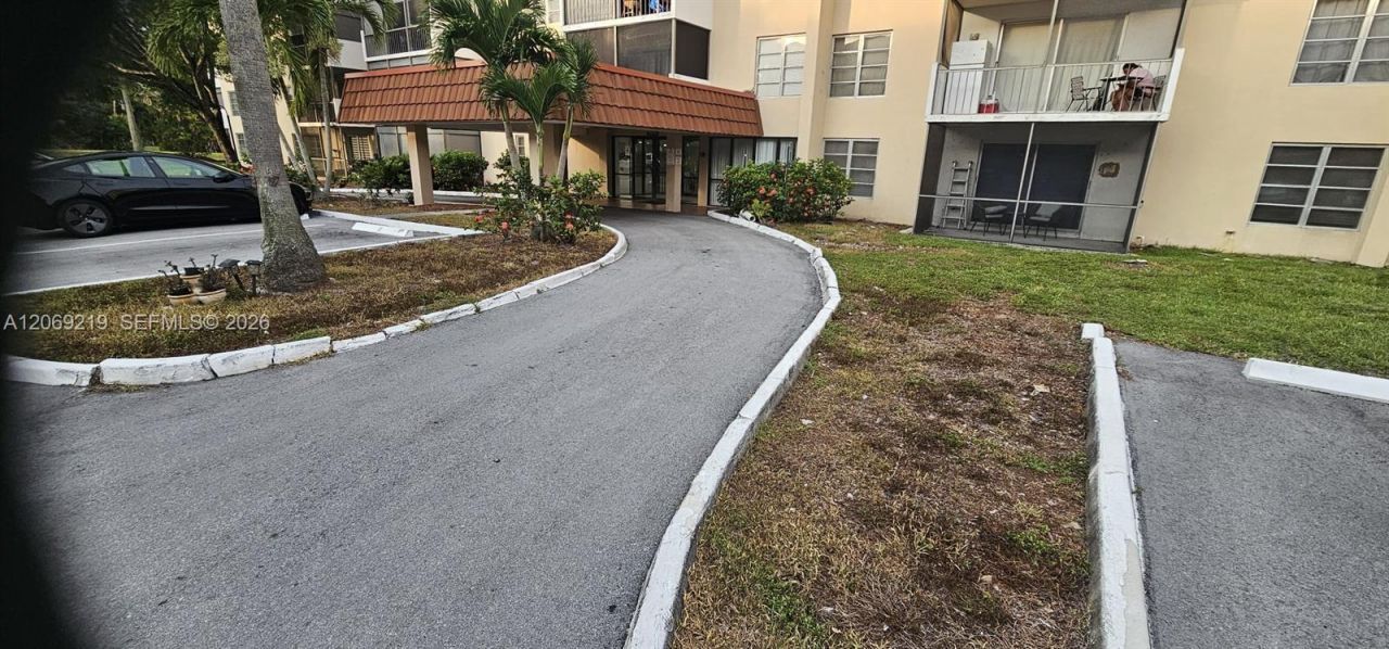 4168 Inverrary Dr, Unit 112, Lauderhill, FL 33319 Photo
