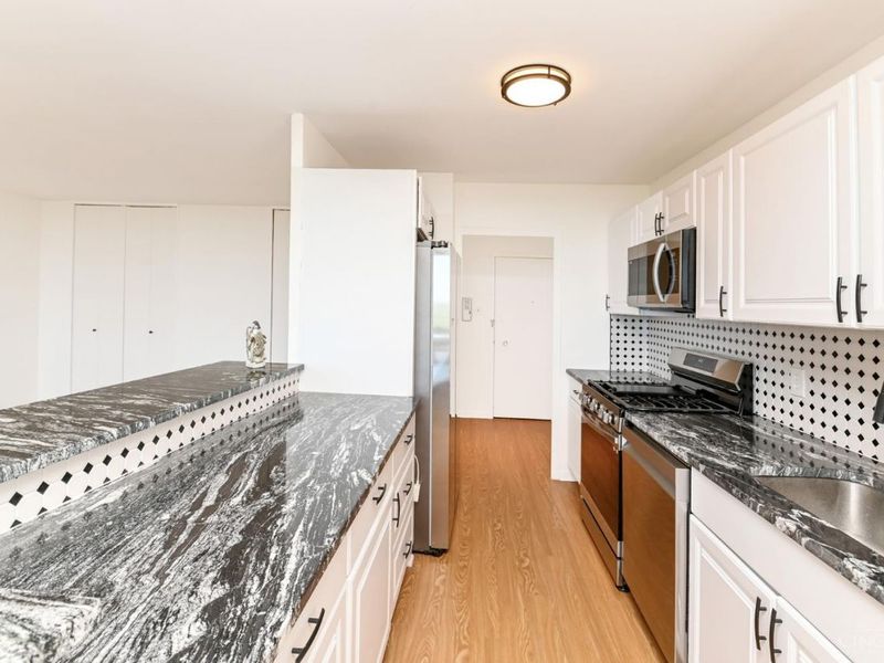 2324 Madison Road, Unit 1701, Cincinnati, OH 45208 Photo 13