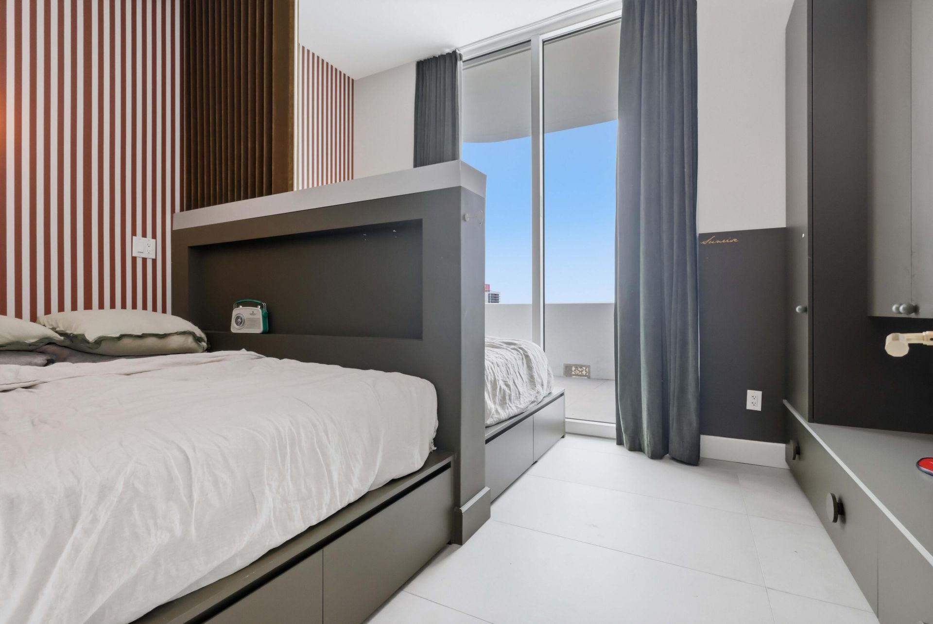 1945 S Ocean Drive, Unit 2408, Hallandale Beach, FL 33009 Photo