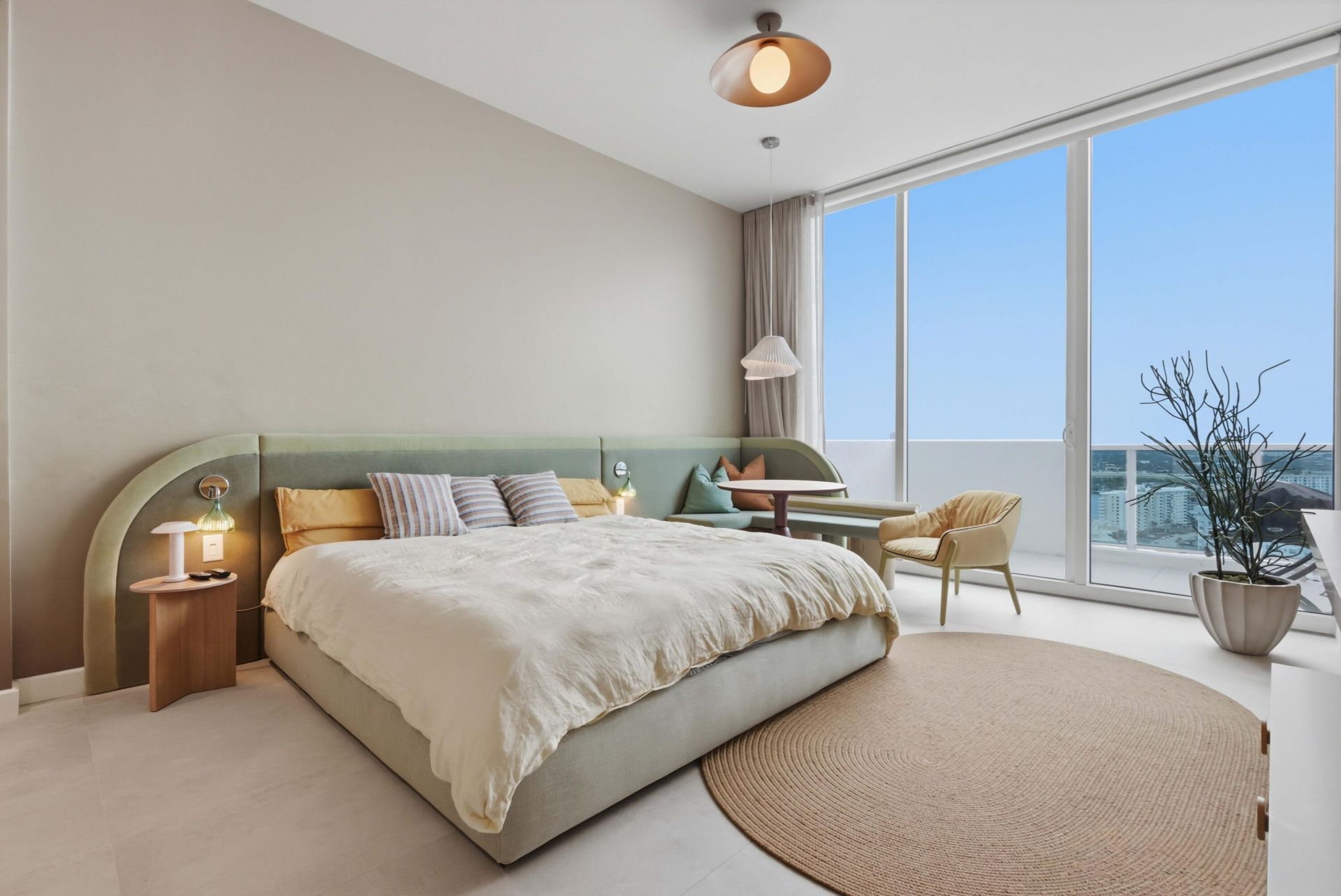 1945 S Ocean Drive, Unit 2408, Hallandale Beach, FL 33009 Photo