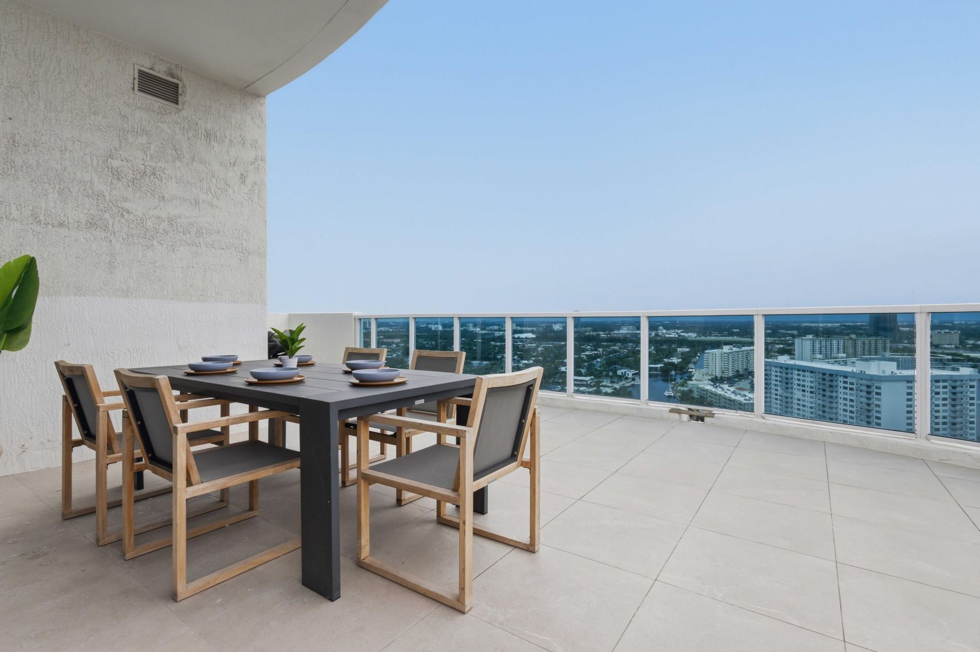 1945 S Ocean Drive, Unit 2408, Hallandale Beach, FL 33009 Photo