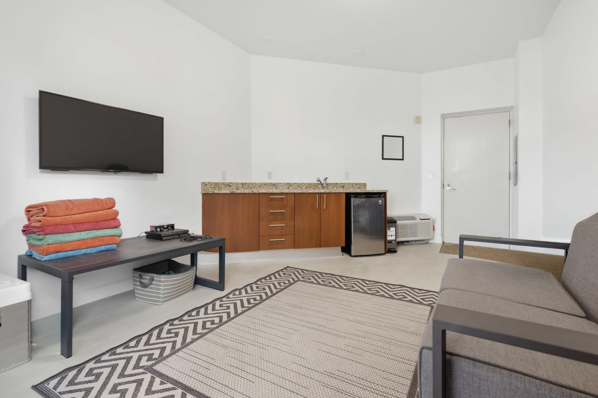1945 S Ocean Drive, Unit 2408, Hallandale Beach, FL 33009 Photo