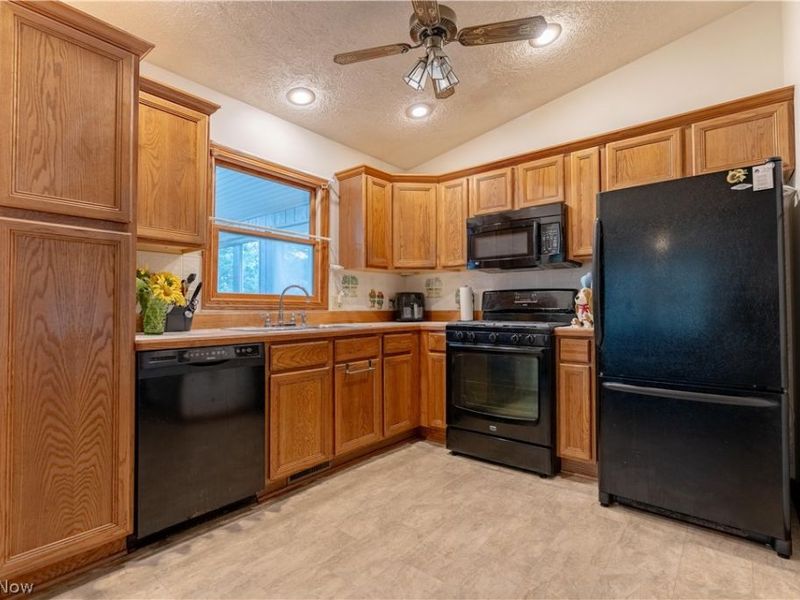 551 Harmon Street SW, North Canton, OH 44720 Photo 11
