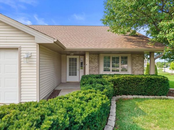 8407 S Cortland DRIVE, Oak Creek, WI 53154