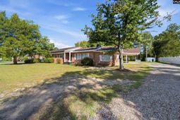 215 Summerland Avenue photo 4