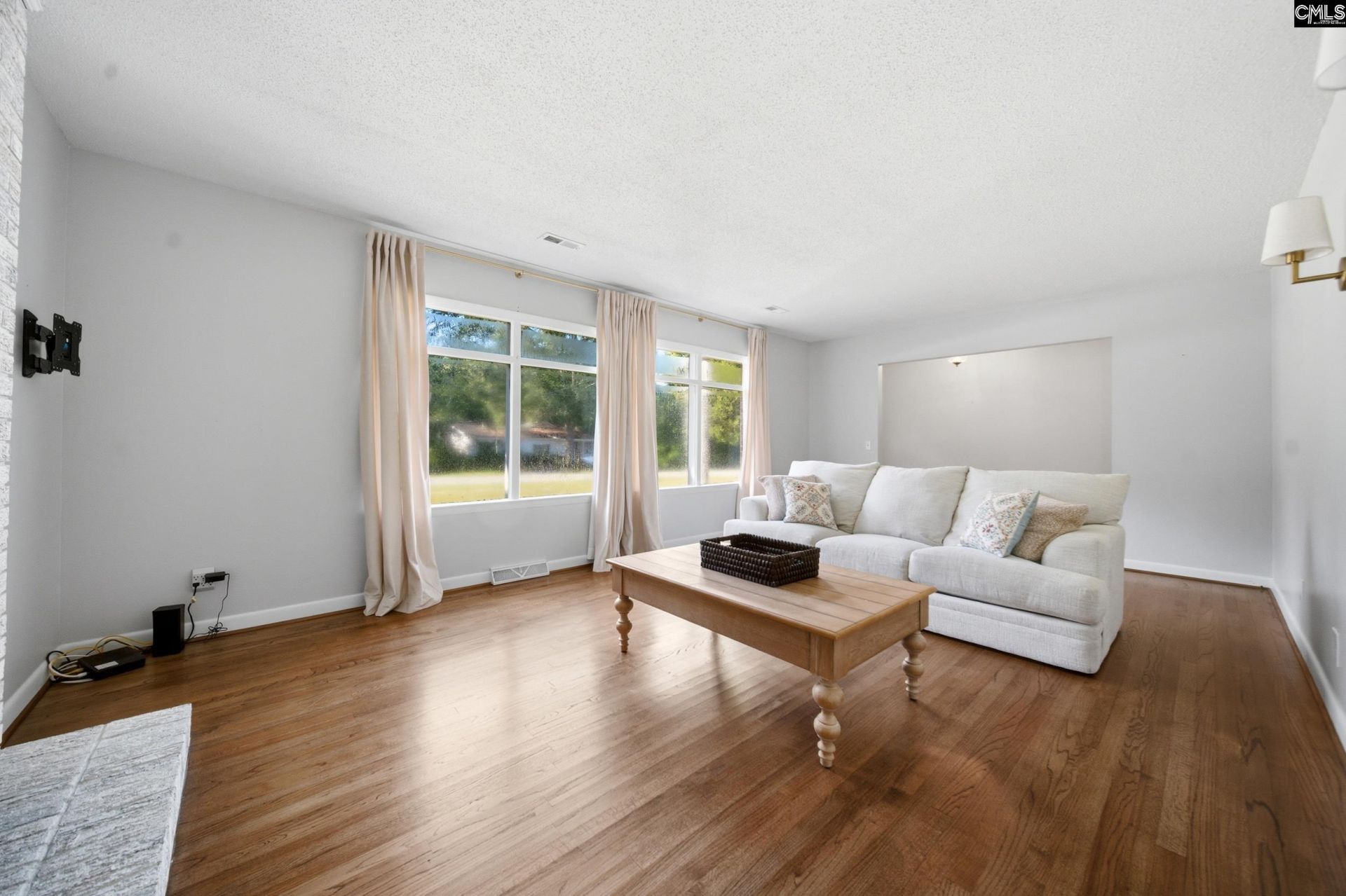 215 Summerland Avenue Photo 8