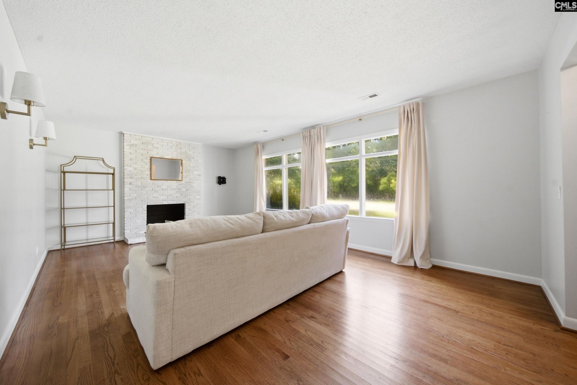 215 Summerland Avenue Photo 9