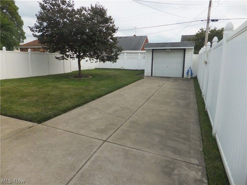 6905 Plainfield Avenue, Cleveland, OH 44144 Photo 23