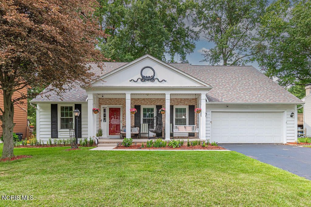 6132 W Pembridge Drive, Toledo, OH 43615 Main Photo